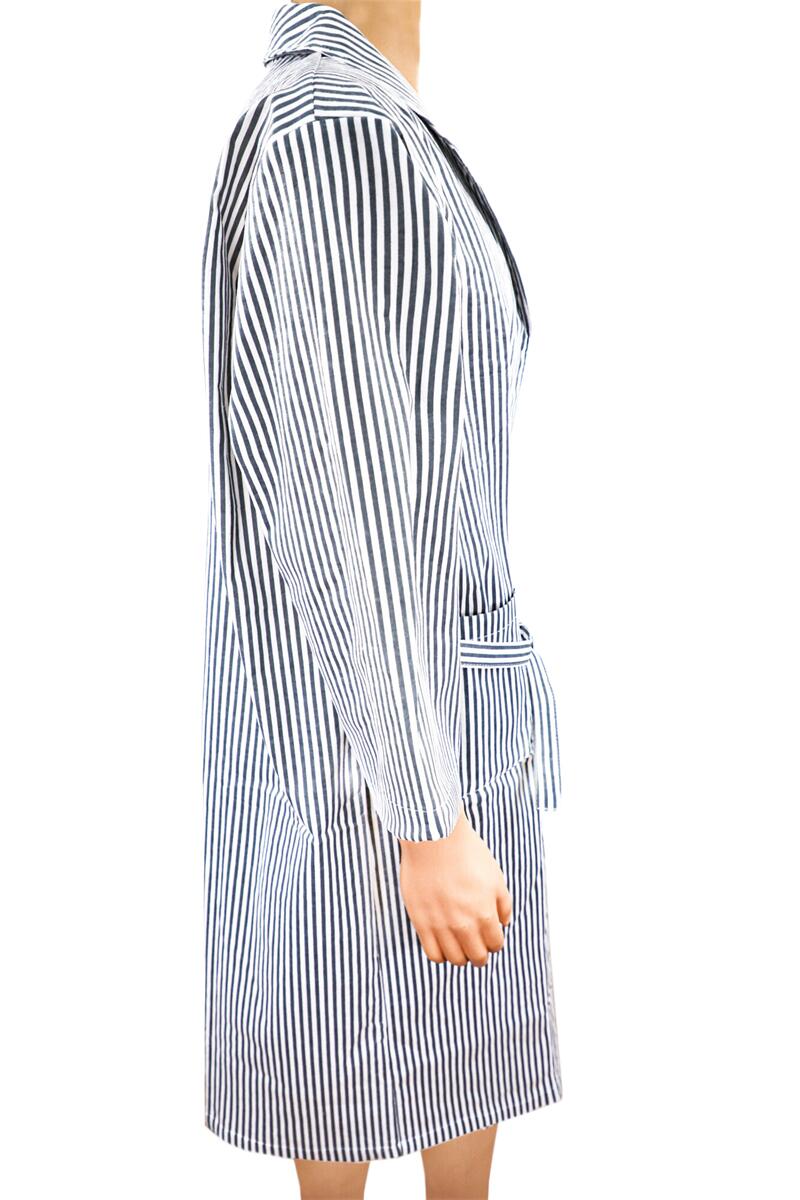 Wholesale Disposable Bathrobes for Men – Black & White Floral Print | OEM & ODM Nonwoven Spa Robes Supplier